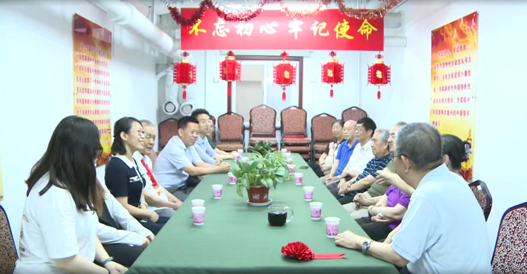 老党员1.jpg