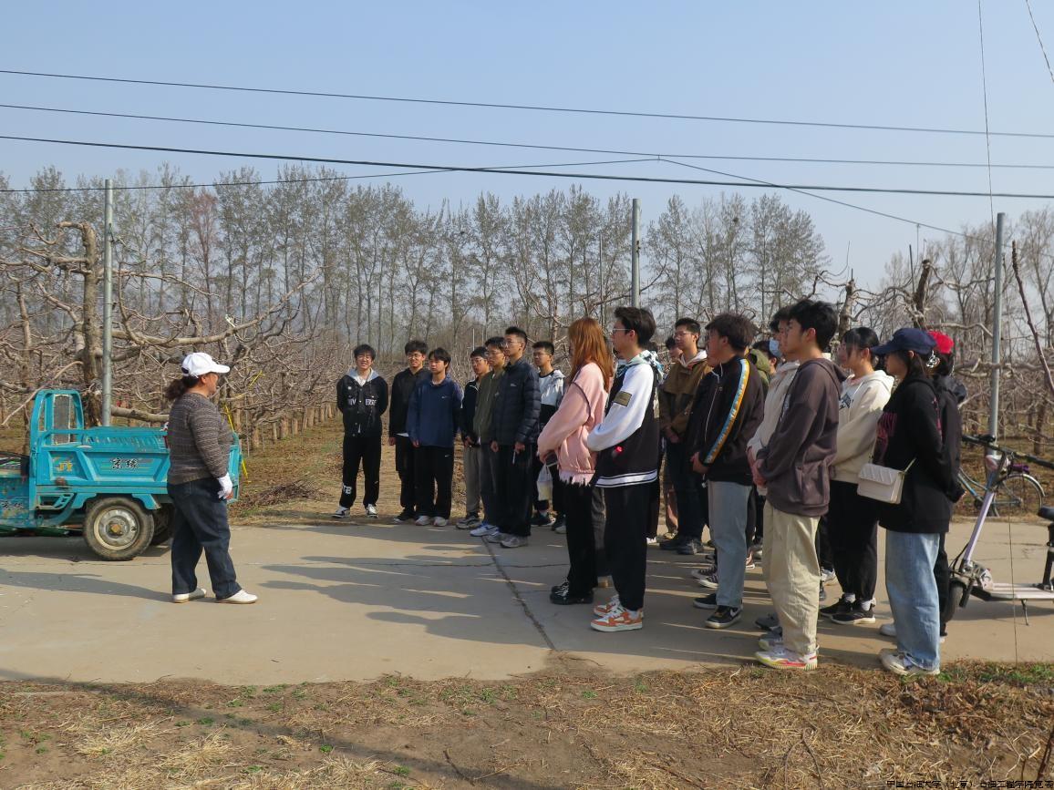 全国三八红旗手李淑芳为学生讲述励志故事.jpg