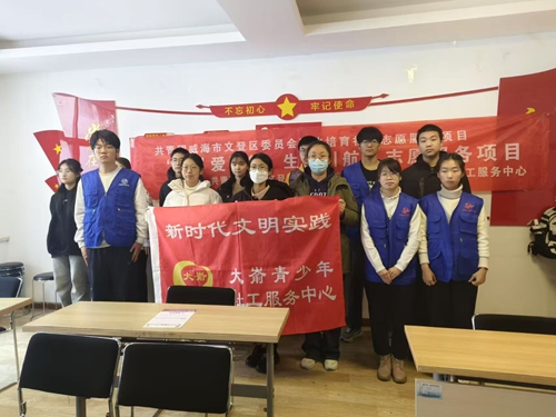 梁文浩在北山社区参加志愿服务活动