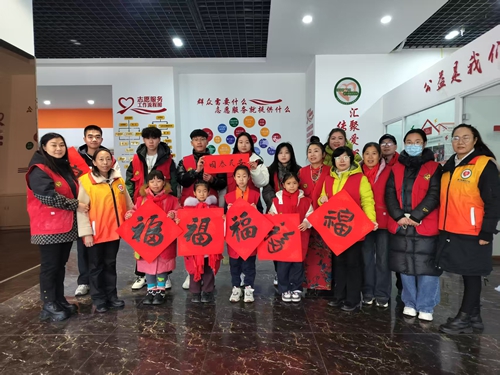 孙华泽在临淄国际商会大厦参加志愿活动