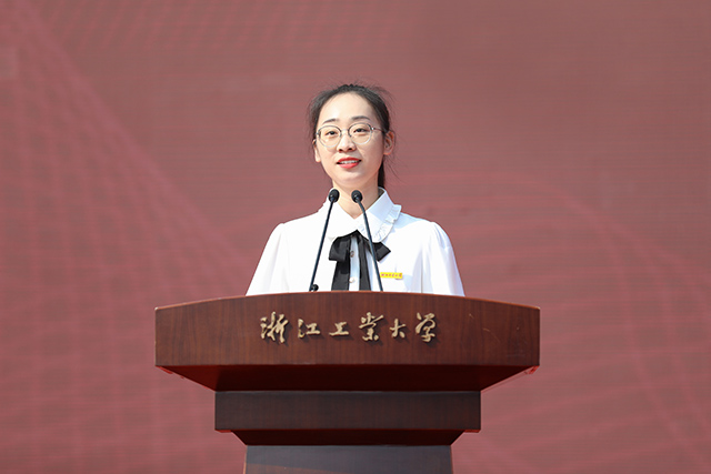 2020级研究生新生开学典礼-洪煜璐代表新生发言.jpeg