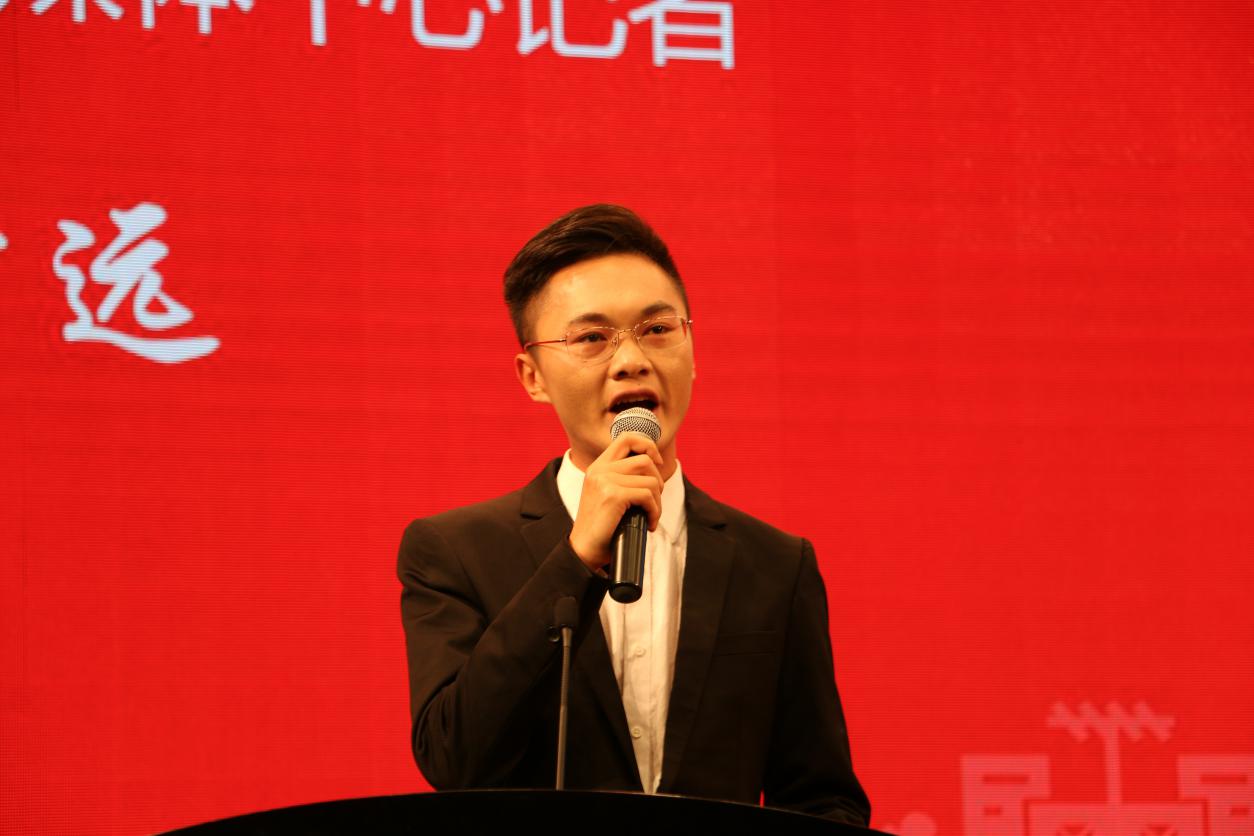 说明: 百色市乐业县融媒体中心记者罗方远