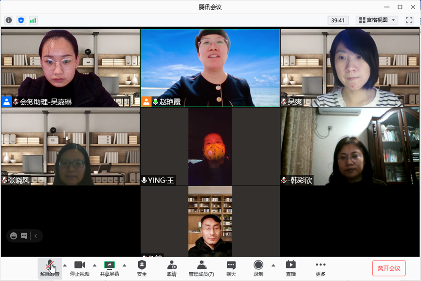 与会党员认真学习中.png