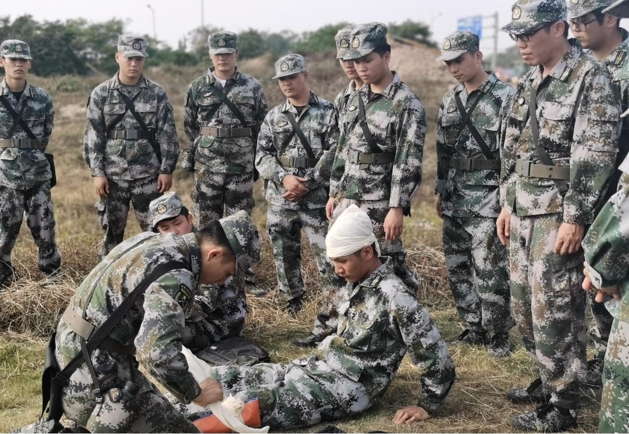 战场救护课程野外实操.jpg
